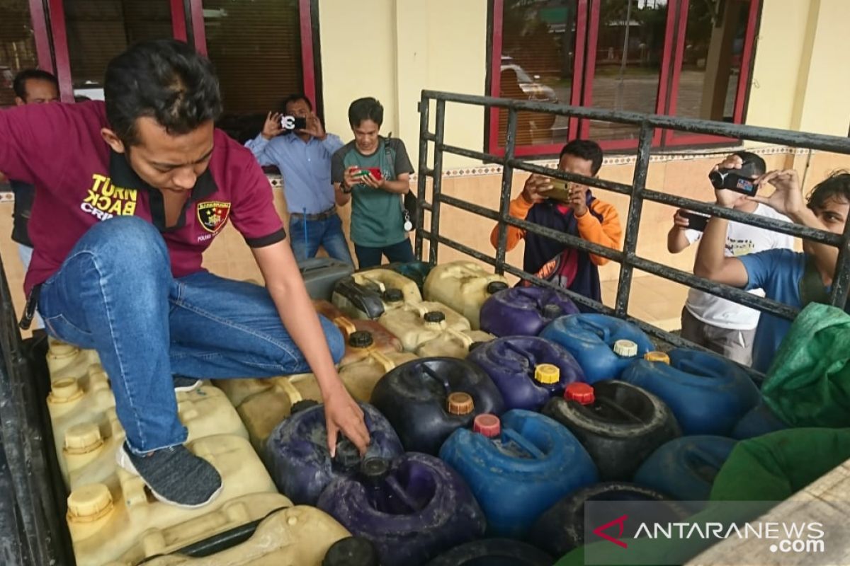 Polres Sampang kembangkan kasus penimbunan BBM bersubsidi
