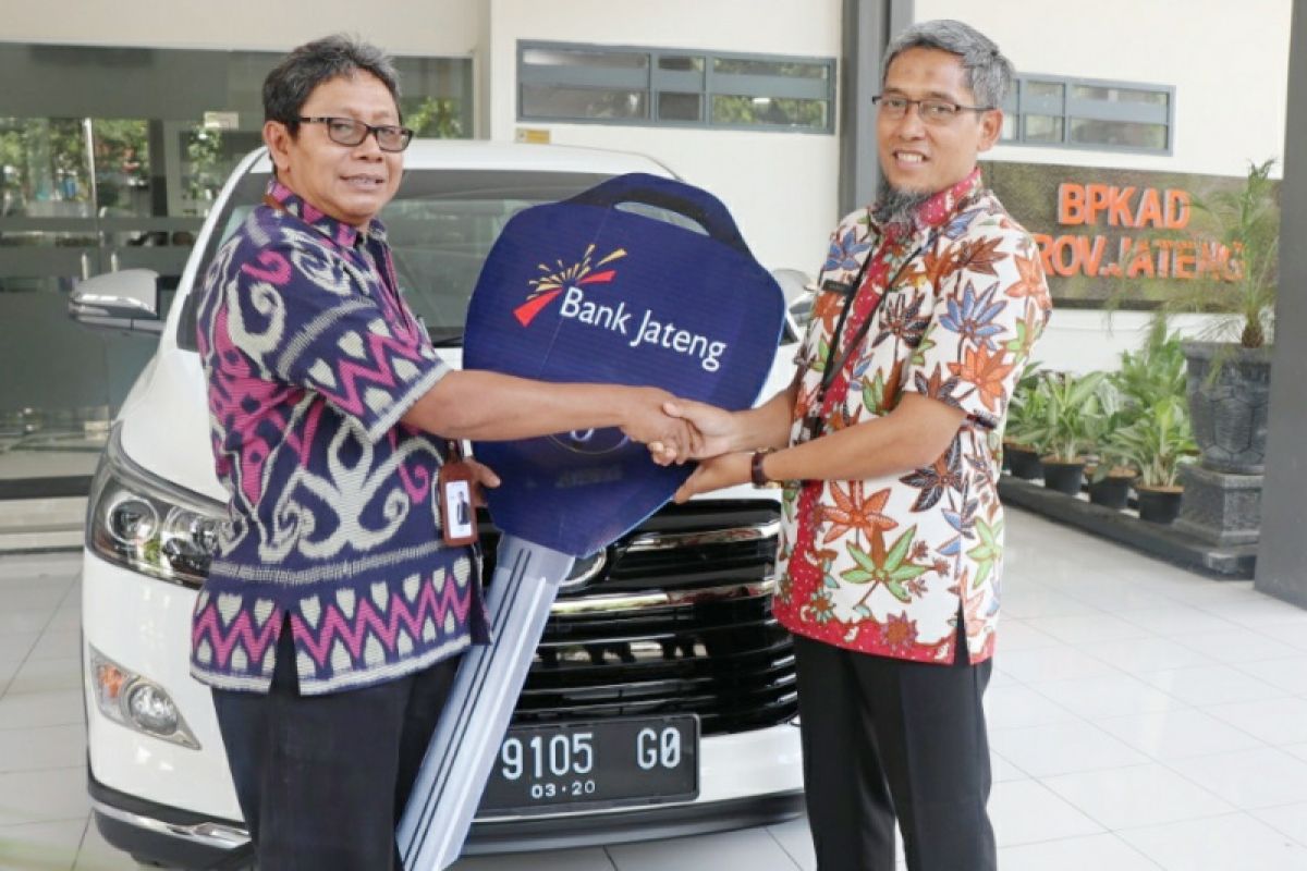 Bank Jateng bantu BKPKAD 1 unit mobil operasional