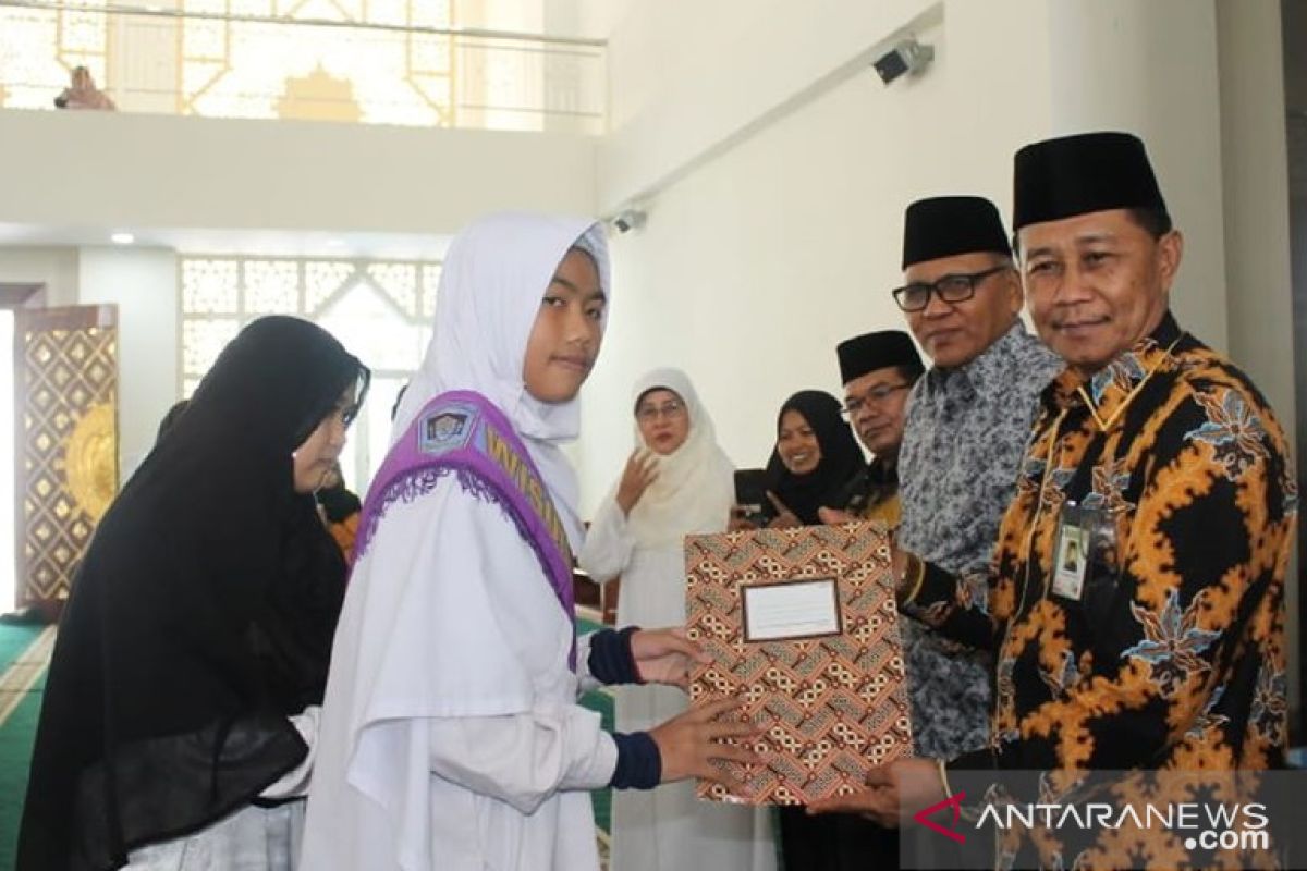 864 siswa madrasah ikuti wisuda tahfiz