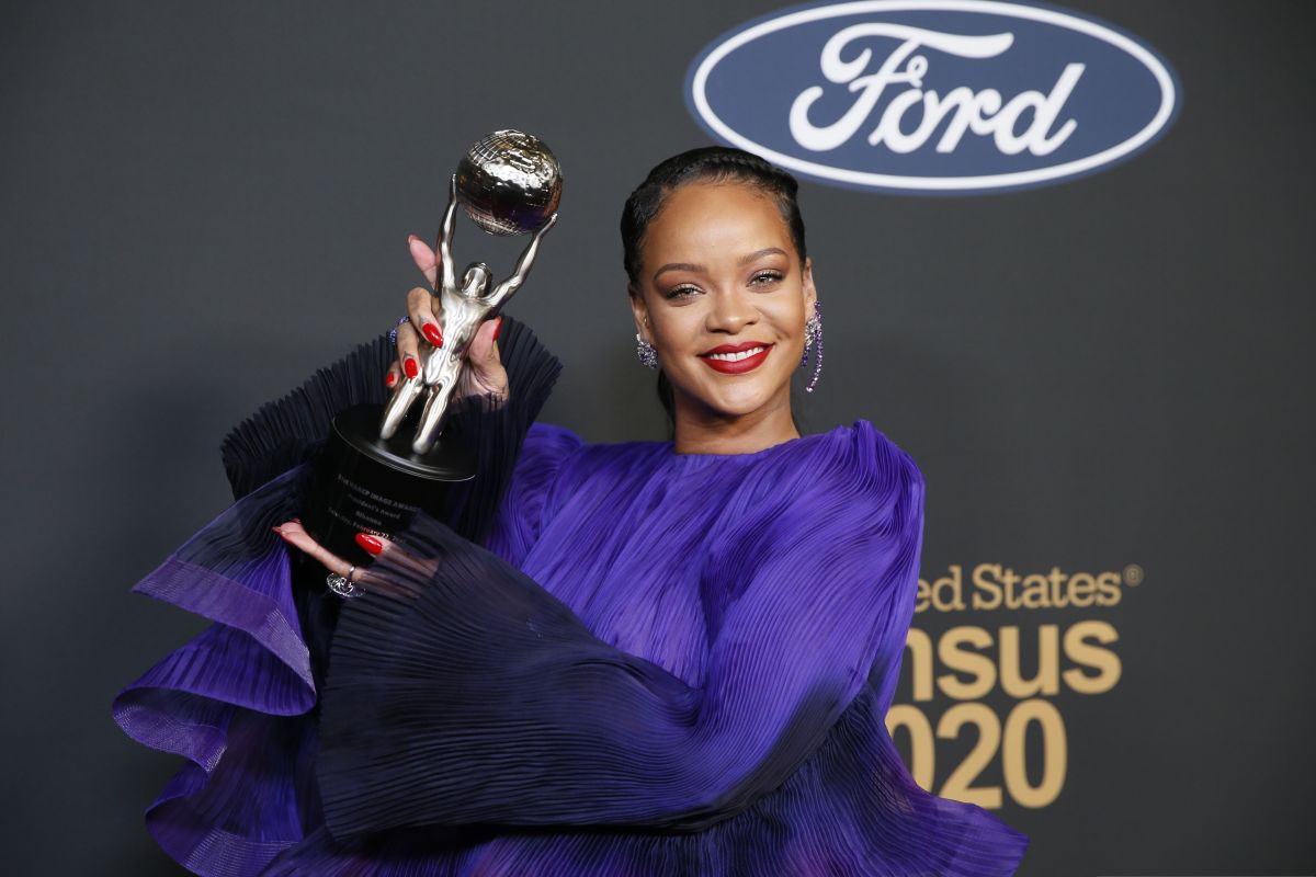 Rihanna singgung persatuan saat terima penghargaan NAACP 2020