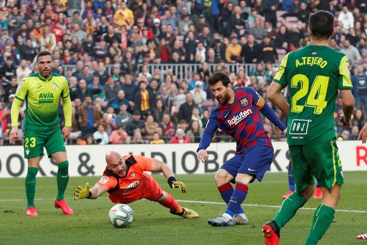 Barcelona gulung Eibar 5-0, Messi borong caturgol
