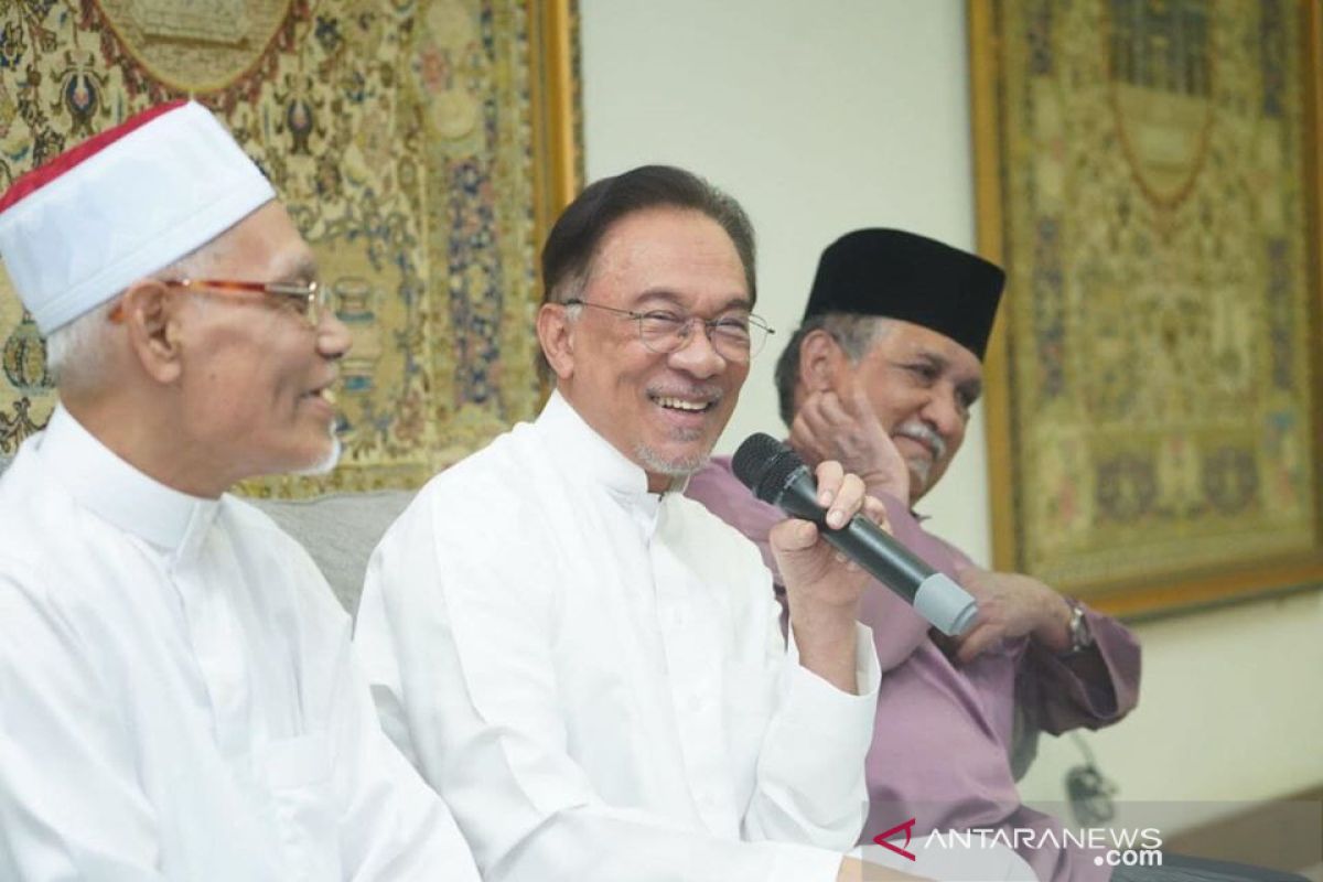 Politik Malaysia, Anwar Ibrahim terkejut