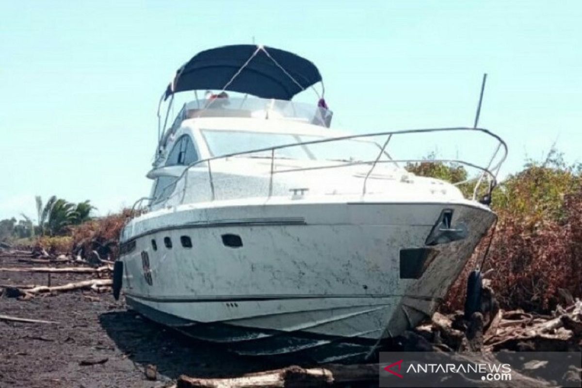 Kapal WNA terdampar di Pulau Bengkalis karena kerusakan mesin