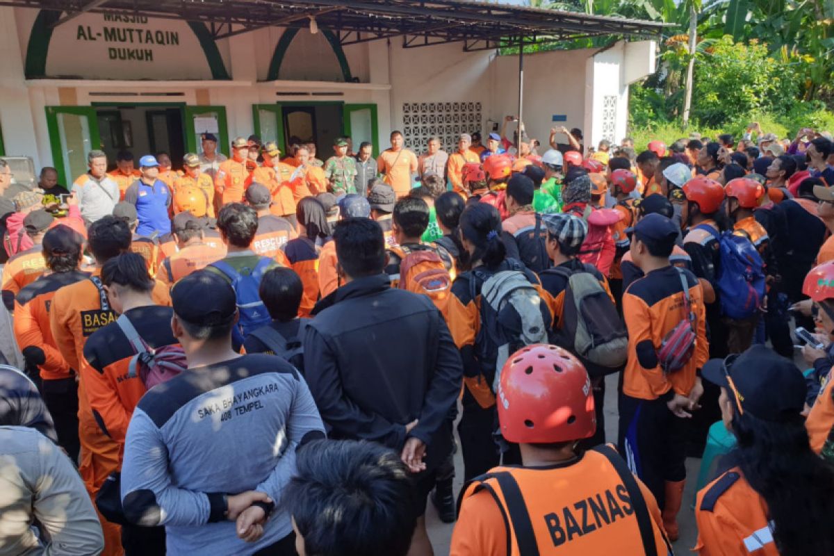 Bupati Sleman menyampaikan terima kasih kepada Tim SAR gabungan