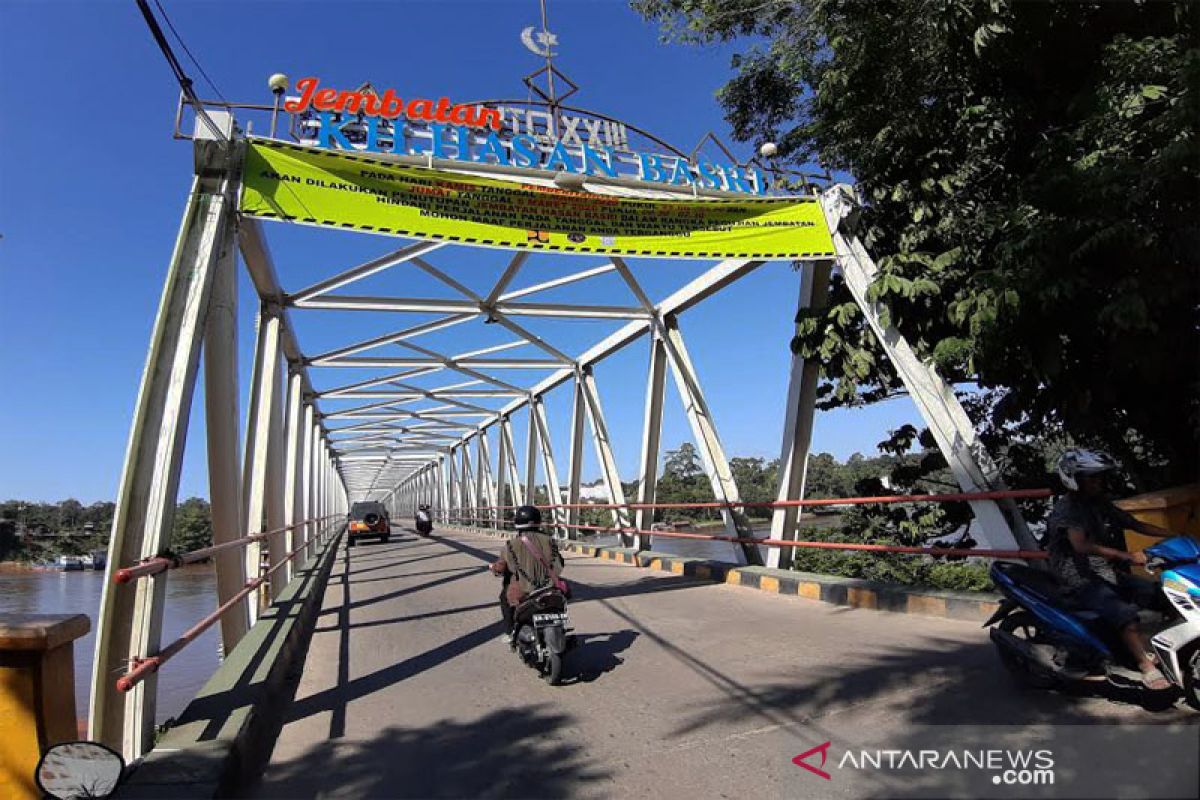 Jembatan KH Hasan Basri ditutup sementara