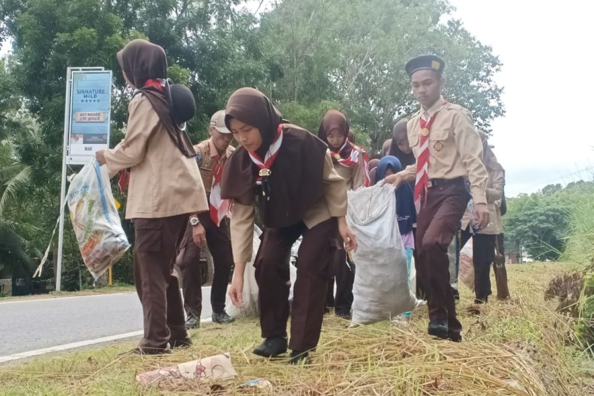 Pramuka Saka Kalpataru Bangka gelar kegiatan pungut sampah