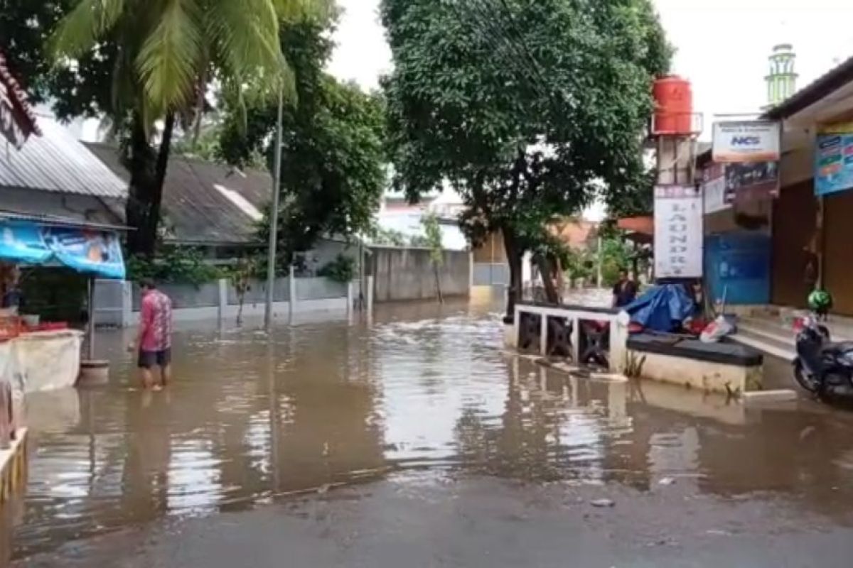 Sejumlah ruas jalan di Jakarta Selatan tergenang banjir