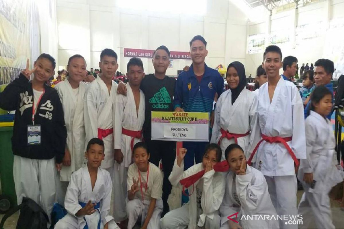 Tim karate Sulteng raih sembilan medali di kejuaraan piala Kajati Sulut