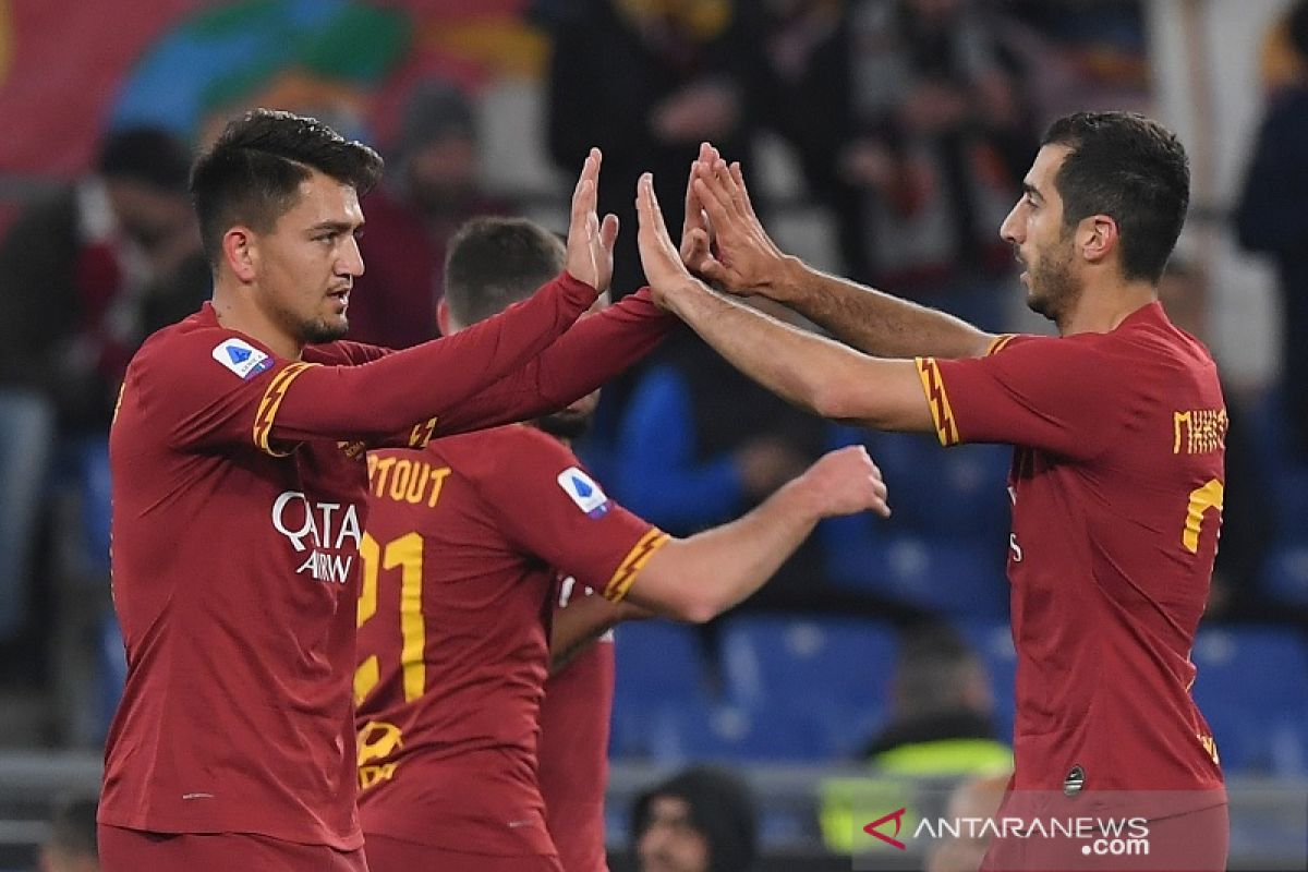 Roma ke jalur kemenangan menghantam Lecce 4-0