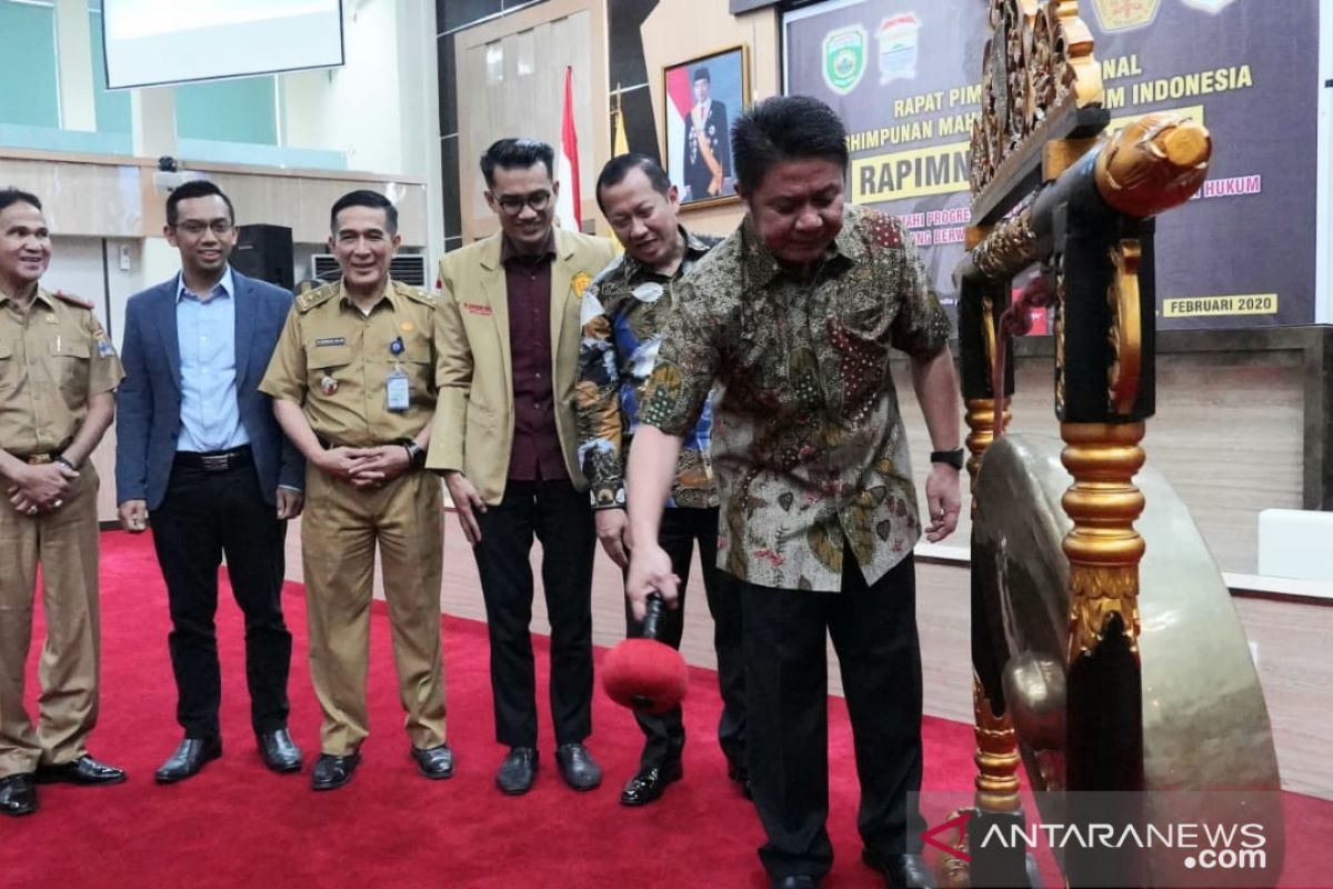 Gubernur ingin lihat keluhan  masyarakat  di lapangan