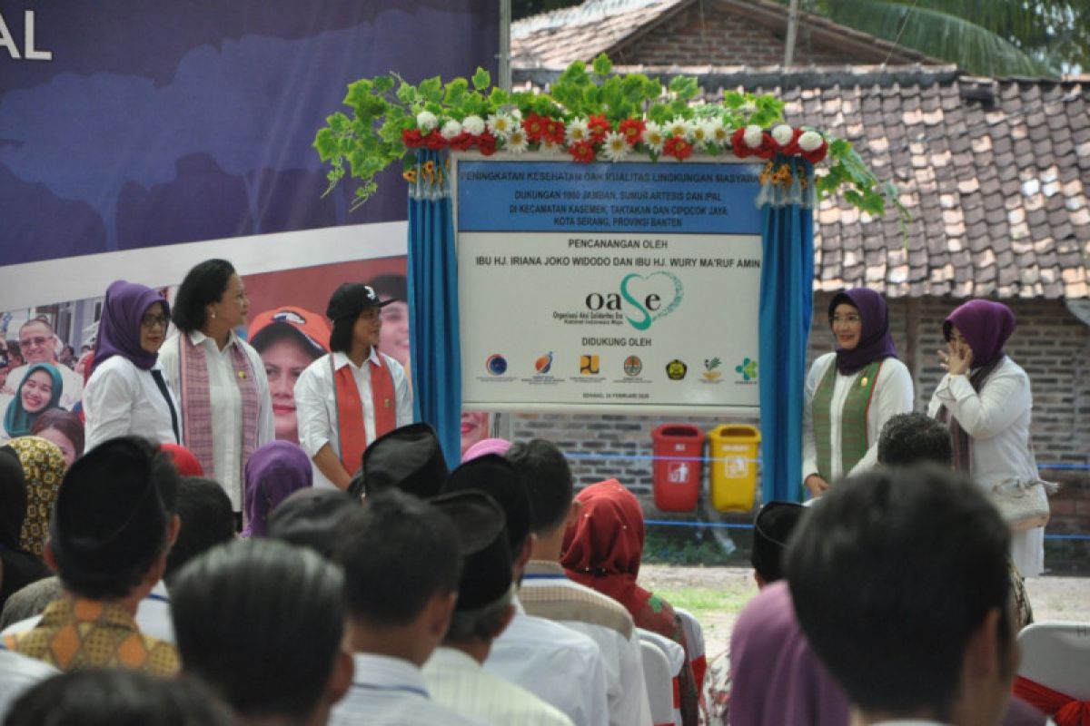 Iriana Joko Widodo kunjungi lokasi pembangunan 1.000 jamban di Banten