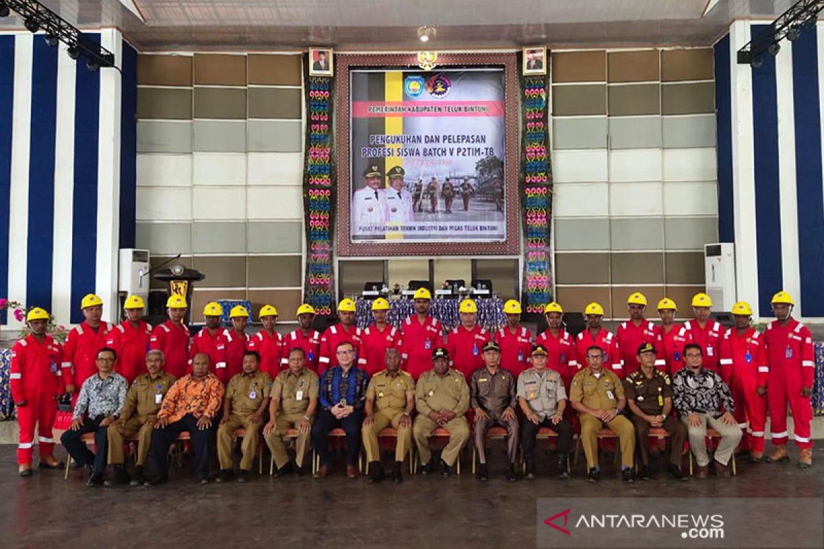 Gubernur ingatkan perusahaan Migas Bintuni prioritaskan tenaga lokal