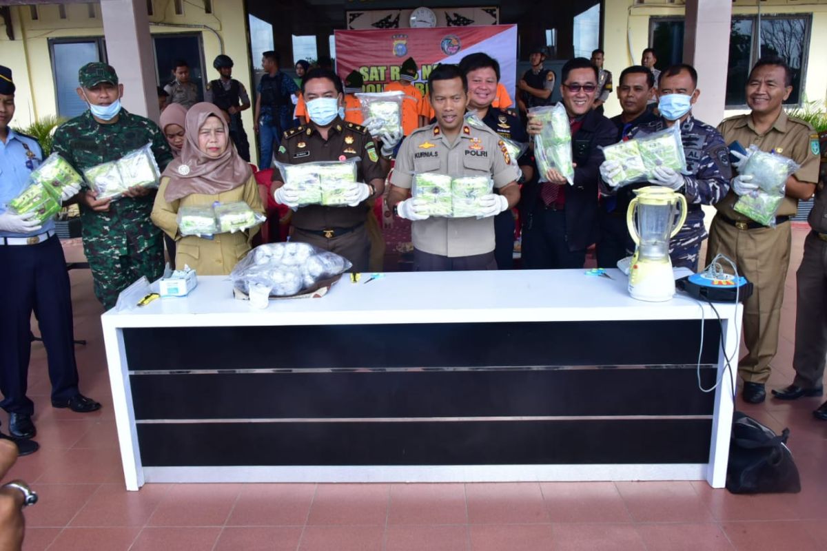 Polres Bengkalis musnahkan 17 kg sabu dan ribuan butir pil ekstasi