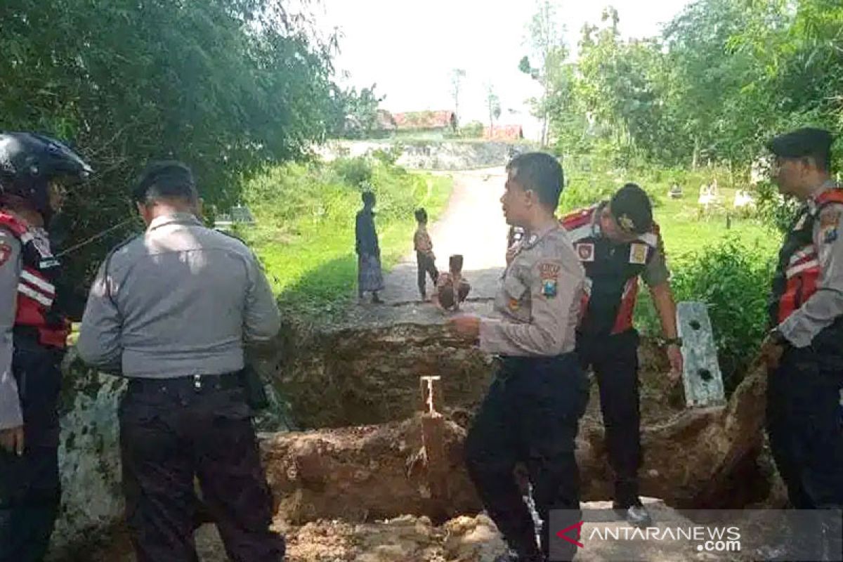 Banjir putuskan dua jembatan di Pamekasan