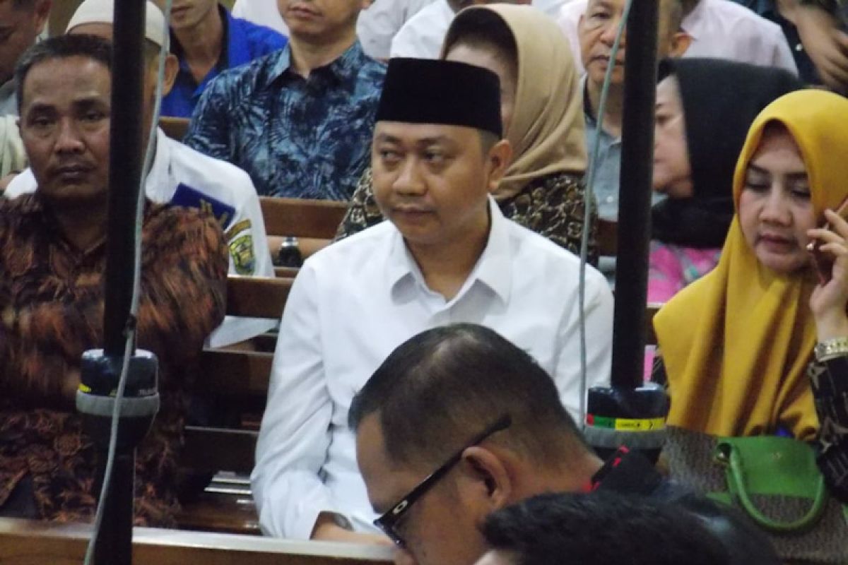 Bupati nonaktif  Lampung Utara disidangkan