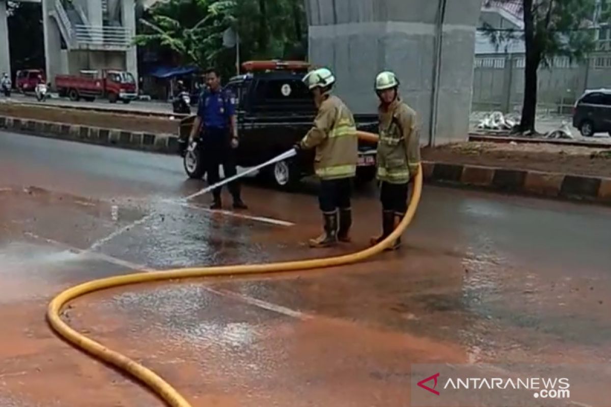 Banjir di Jalan Kayu Putih Jaktim sisakan lumpur