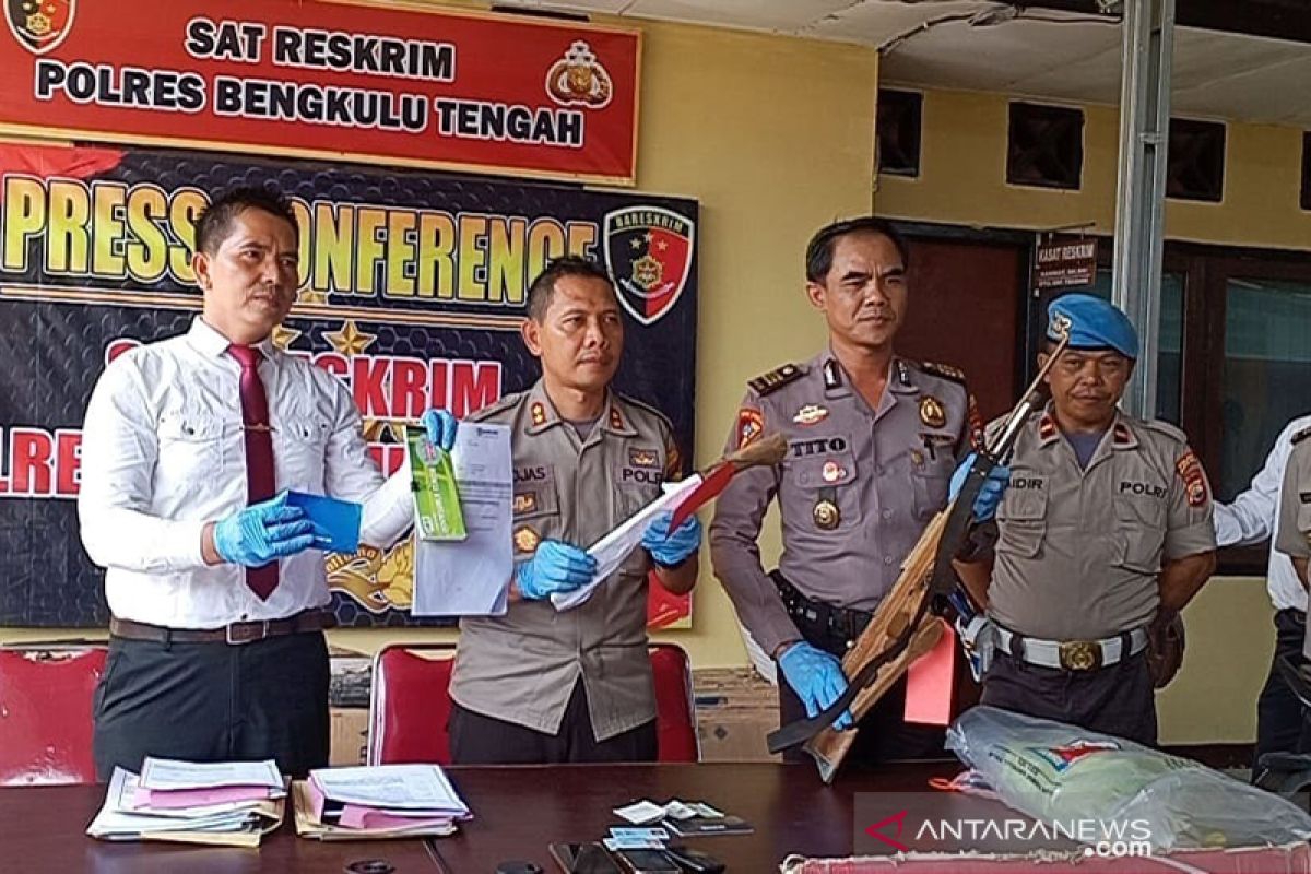 Pelaku pembunuhan di  Bengkulu Tengah tersangka penggelapan dan penipuan