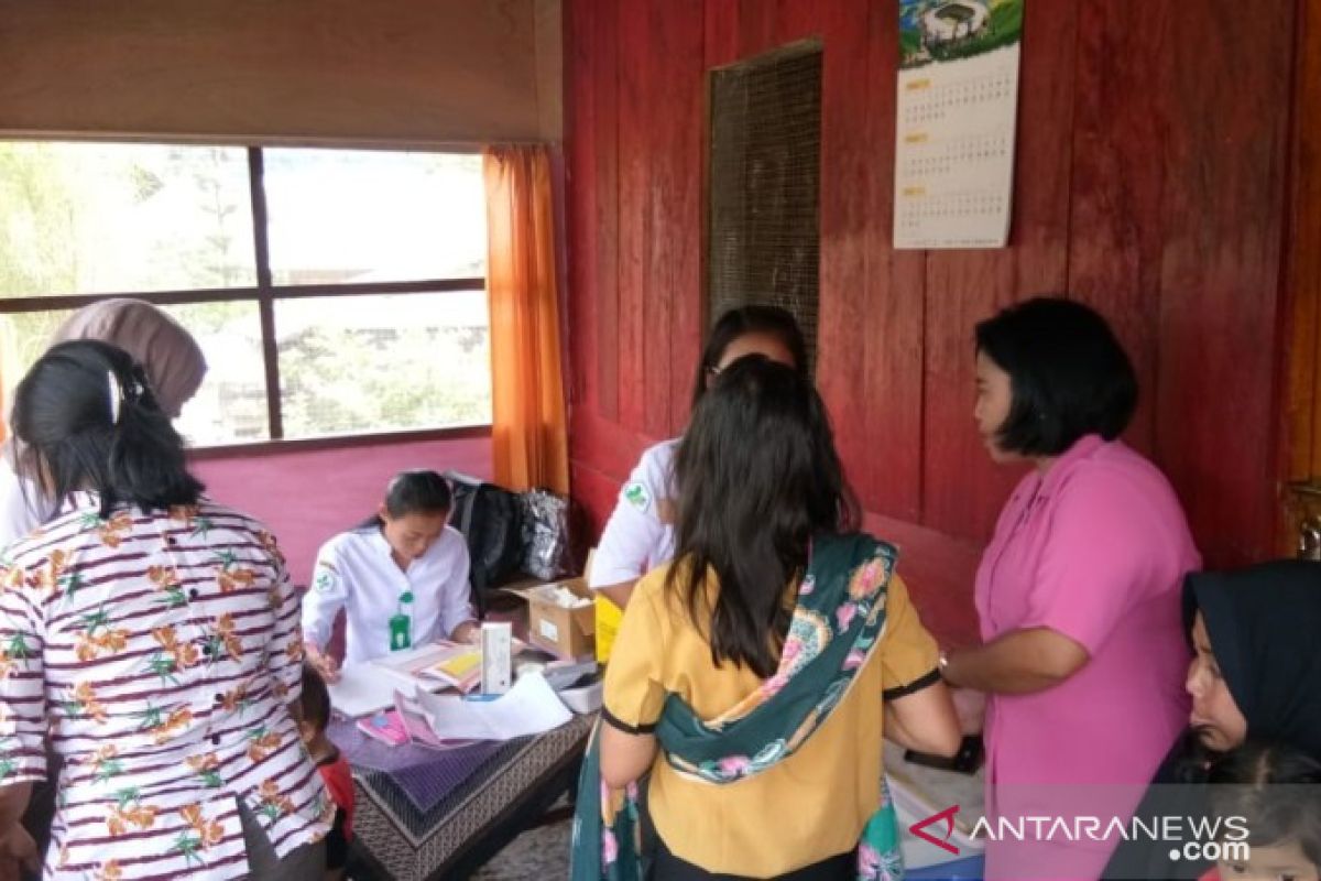 Bhayangkari Tolikara wujudkan anak sehat melalui kegiatan posyandu