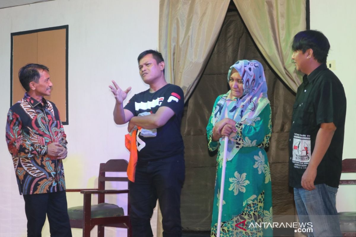 Bupati Gorontalo mendukung pengembangan seni teater