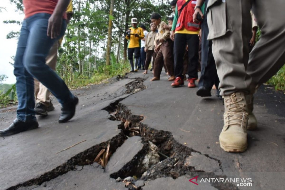 Kedalaman tanah amblas di Batang bertambah 80 sentimeter