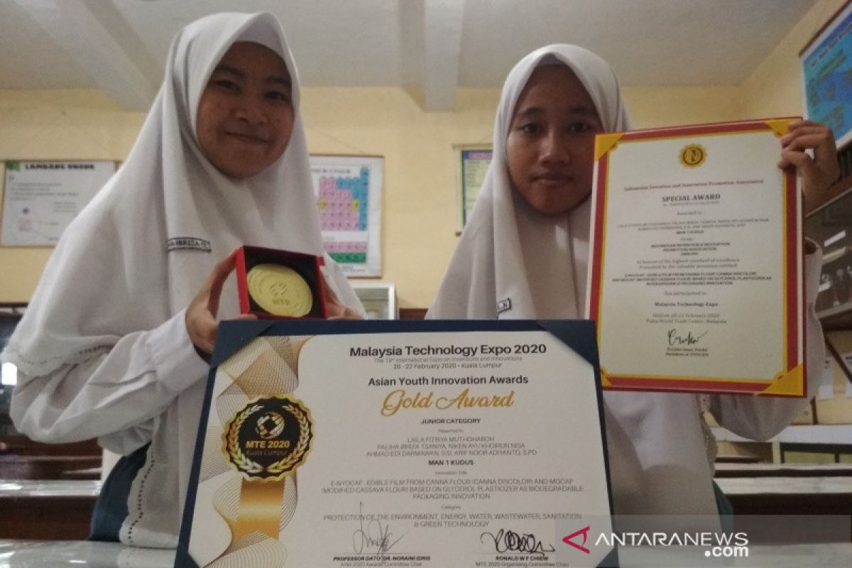 Pelajar MAN Kudus meraih medali emas di Malaysia Technology Expo 2020