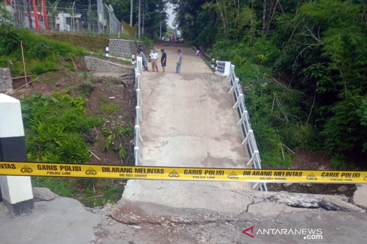 Jembatan Pusung di Banaran Boyolali ambrol