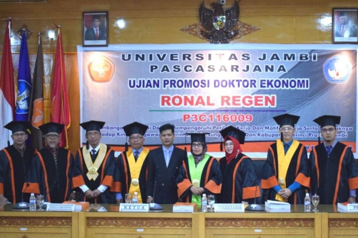 Ronal Regen raih gelar doktor Ekonomi Unja