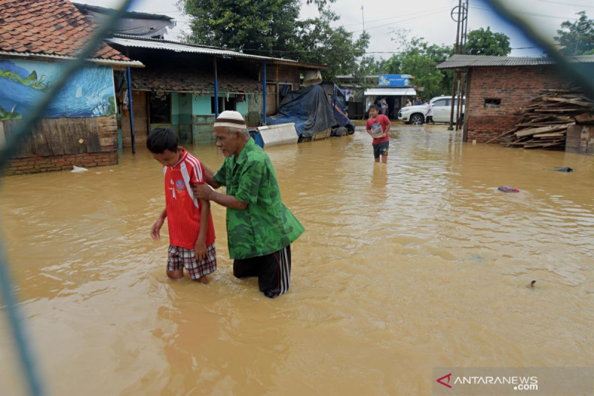 Banjir makin luas rendam permukiman warga di Bekasi