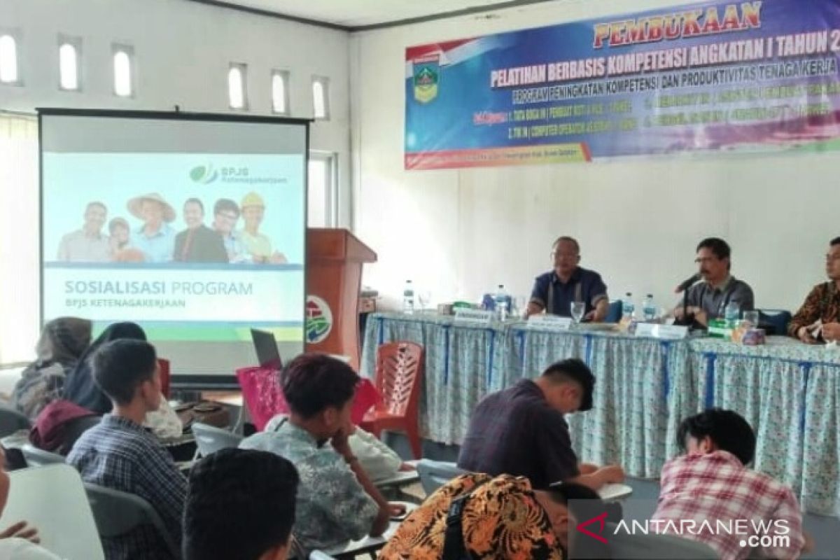 Selain mendapat pelatihan, peserta BLK Solok Selatan juga didaftarkan di BPJAMSOSTEK