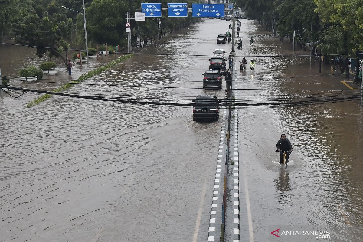 Jakarta banjir, sejumlah KA tujuan Semarang terganggu