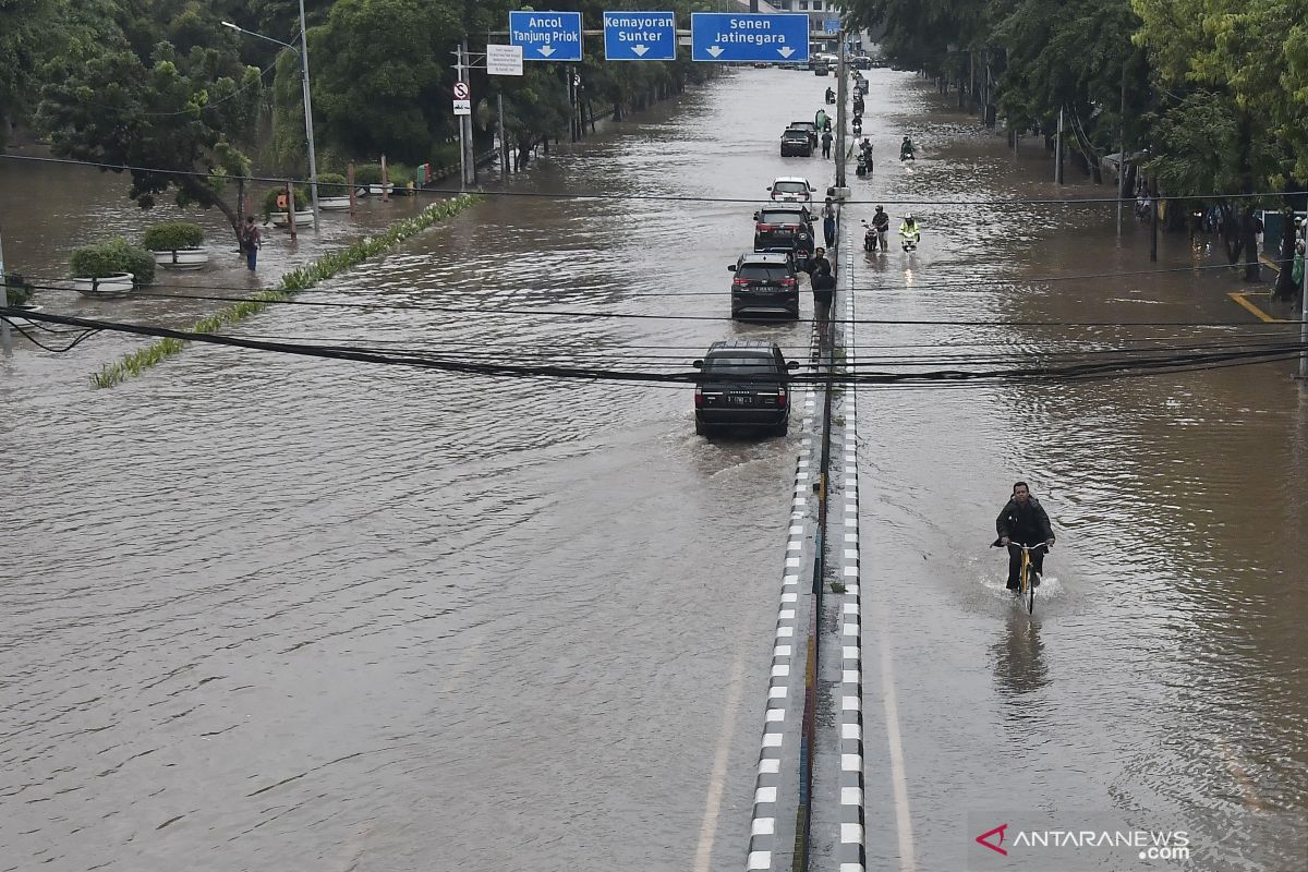 Sejumlah KA tujuan Semarang terganggu akibat banjir di Jakarta