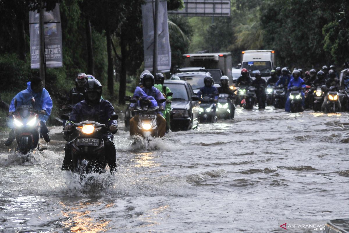 BNPB stations troops to handle floods in Jabodetabek