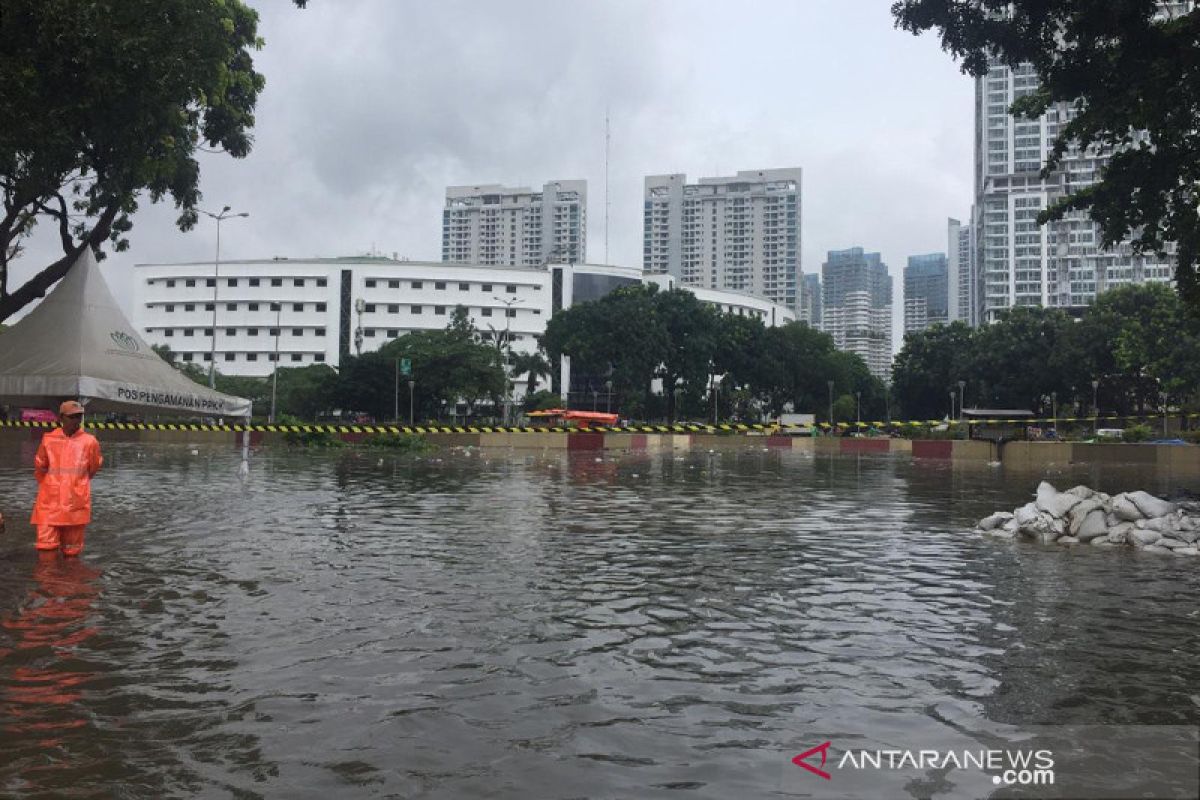 Underpass Kemayoran tenggelam, diperkirakan capai 7 meter