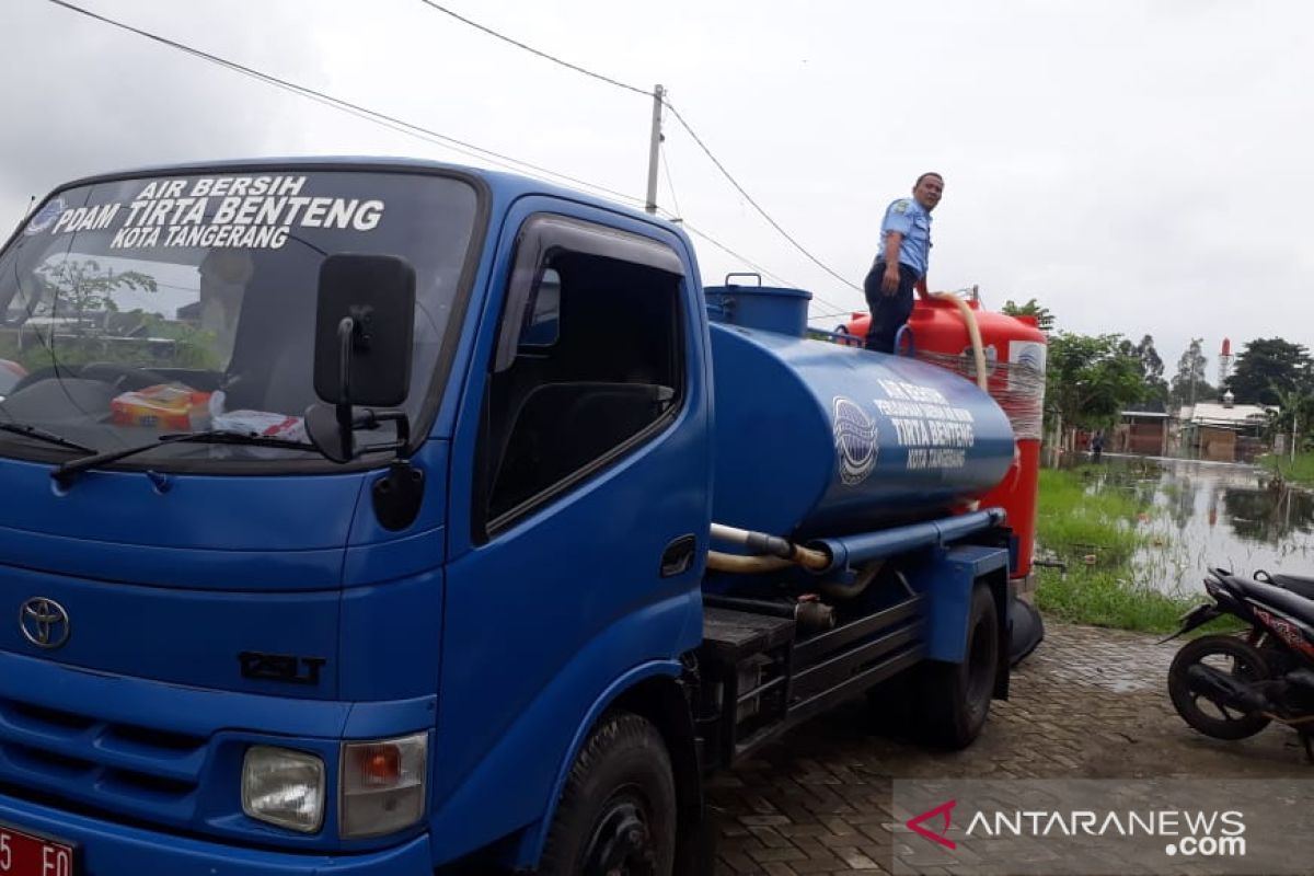 Untuk korban banjir, PDAM Tirta Benteng kirim 12.000 liter air bersih