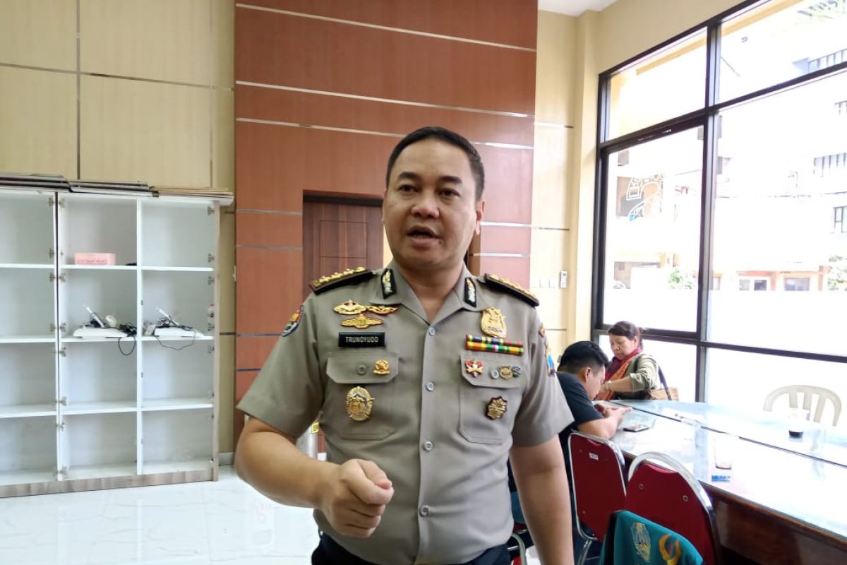 Polda Jatim uji kandungan obat kuat dan jamu ilegal yang disita di Surabaya