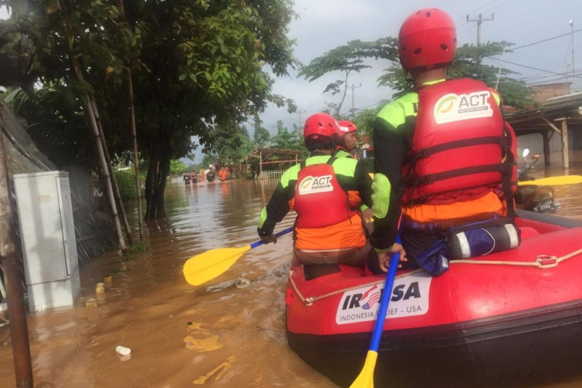 Kembali Banjir, ACT Siagakan 7 Regu Penyelamat di Jabodetabek