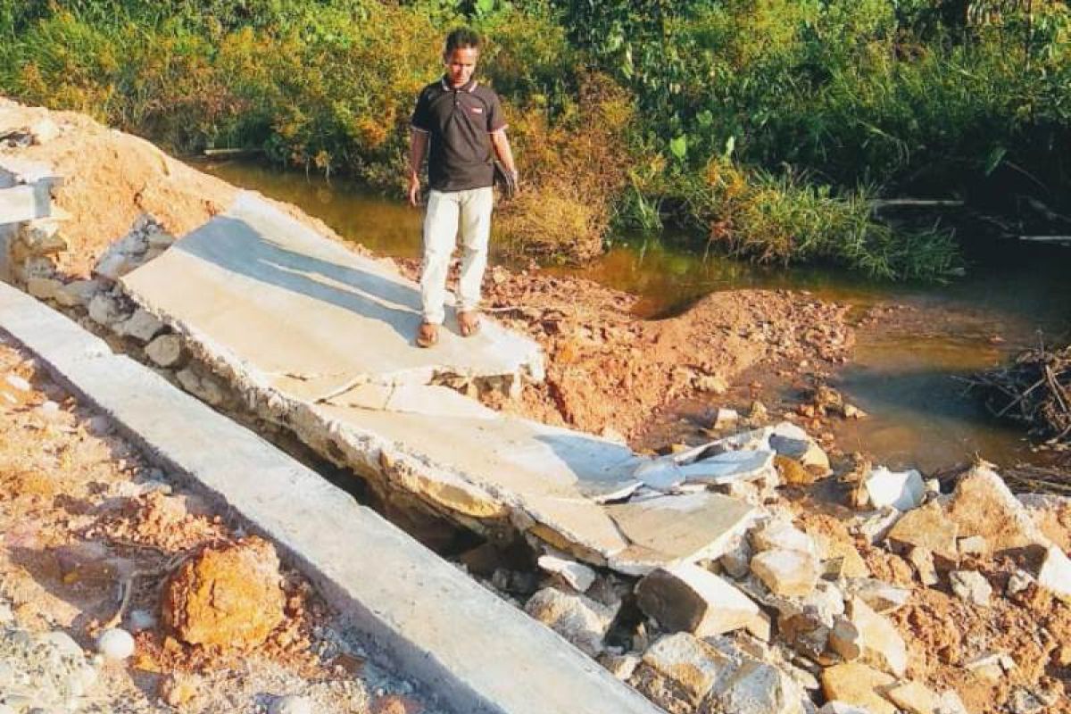 Belum setahun dibangun, saluran irigasi sudah jebol di Aceh Jaya