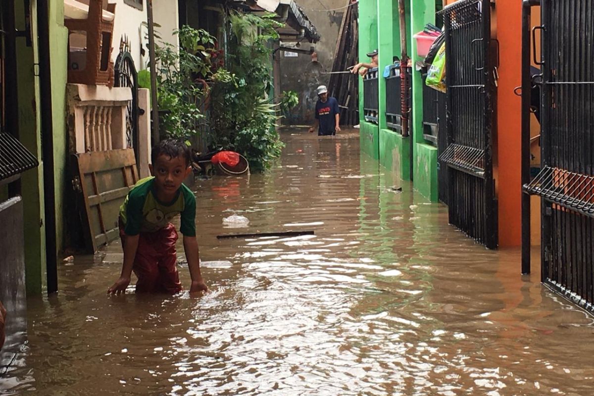 Bantuan dapur umum sangat dibutuhkan korban banjir di Kota Bekasi