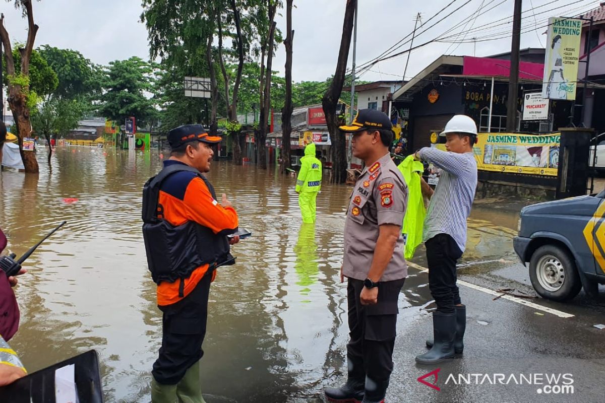Bantu korban banjir di Bekasi, 800 petugas dikerahkan