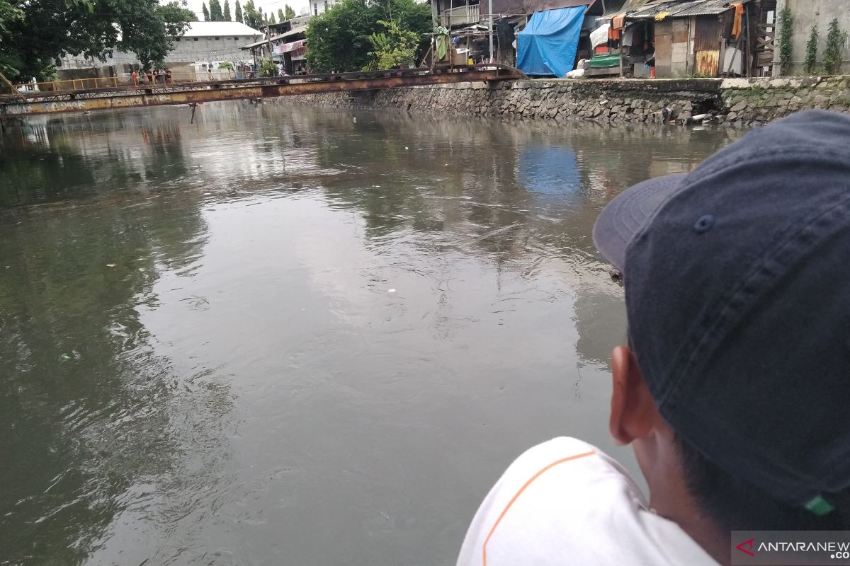 Remaja tewas tenggelam saat berenang di Anak Kali Ciliwung
