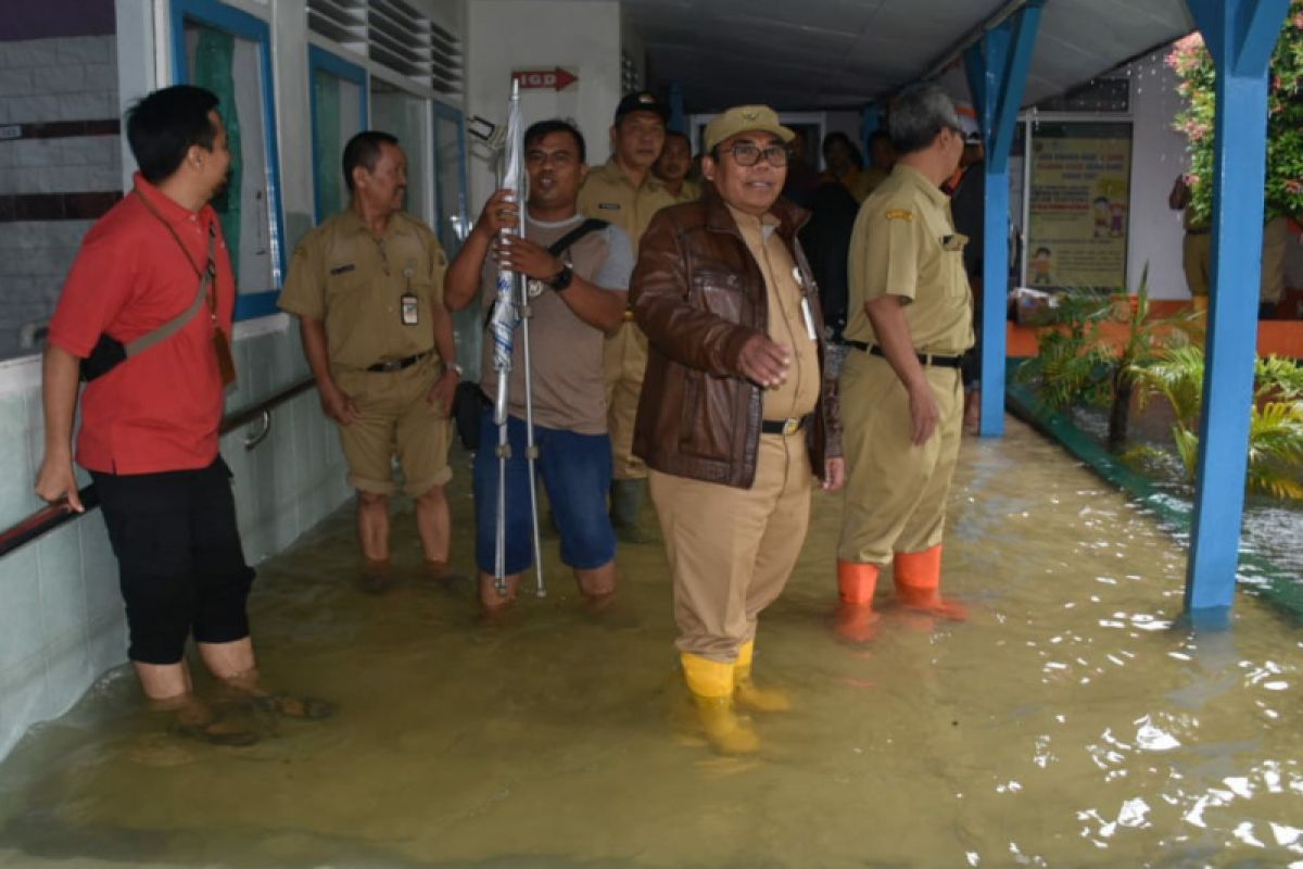 Bupati Pekalongan pastikan pelayanan RSUD Kraton berjalan normal meski kebanjiran