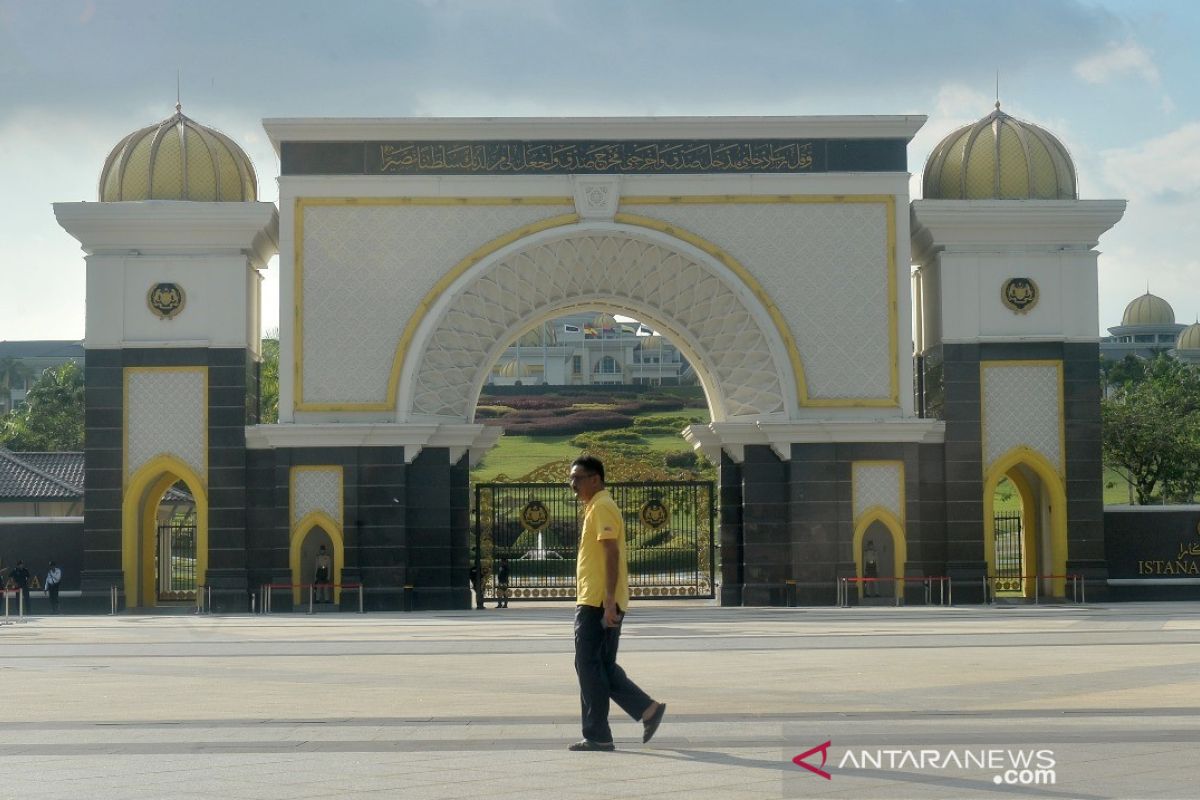 Mahathir  Mohamad kembali berkantor di Putrajaya