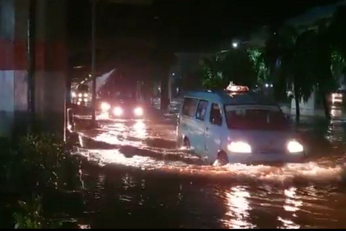 326 gardu PLN di Jakarta dipadamkan dampak banjir