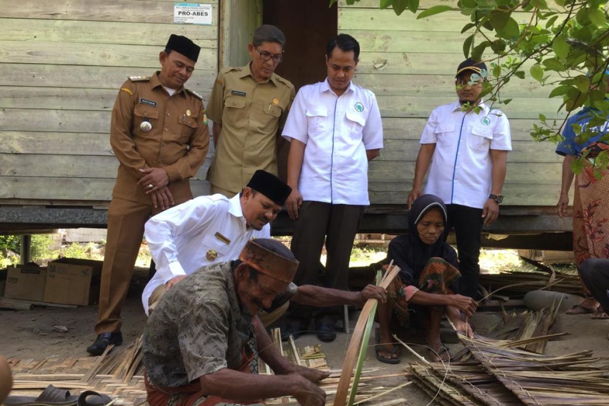 Bupati Aceh Besar tinjau penerima program Pro Abes
