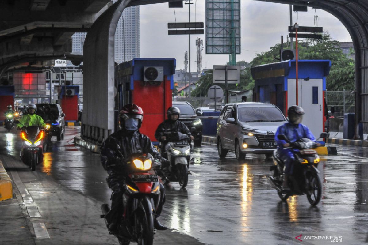 326 gardu PLN di Jakarta dipadamkan imbas banjir