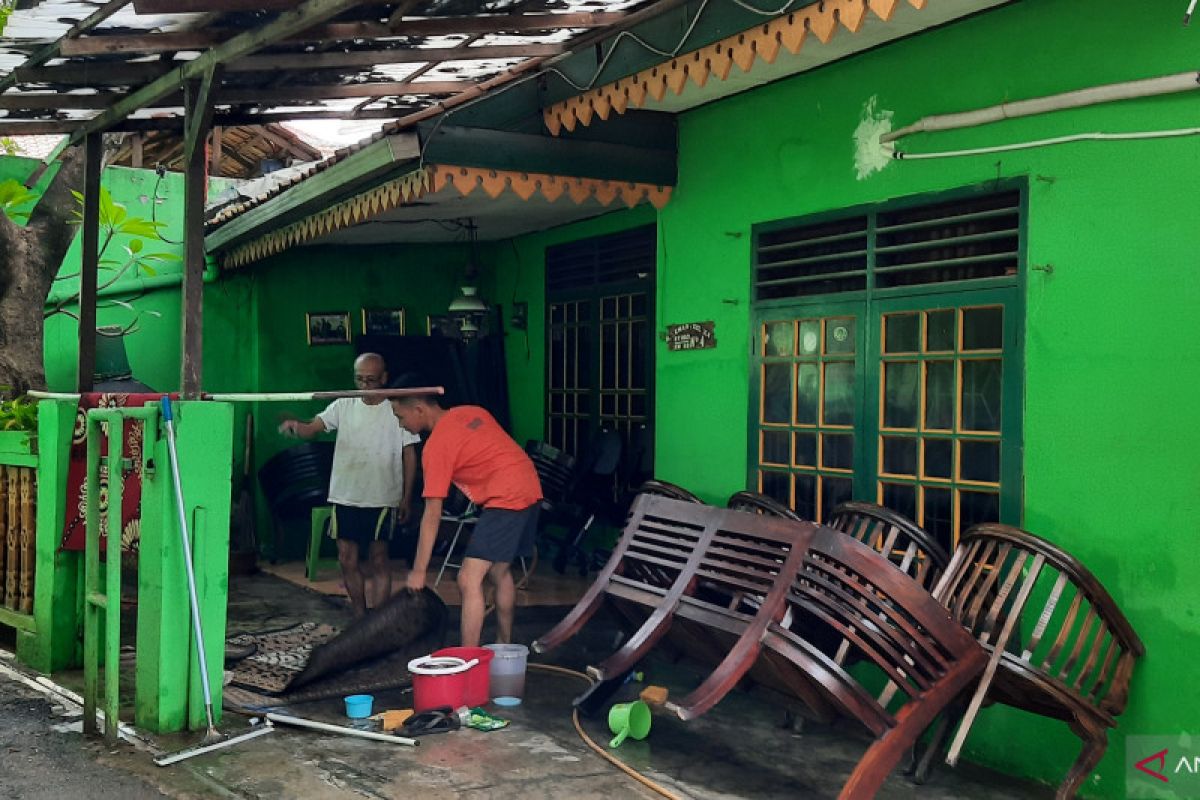 Warga Kemang Selatan bagikan tips bertahan menghadapi banjir