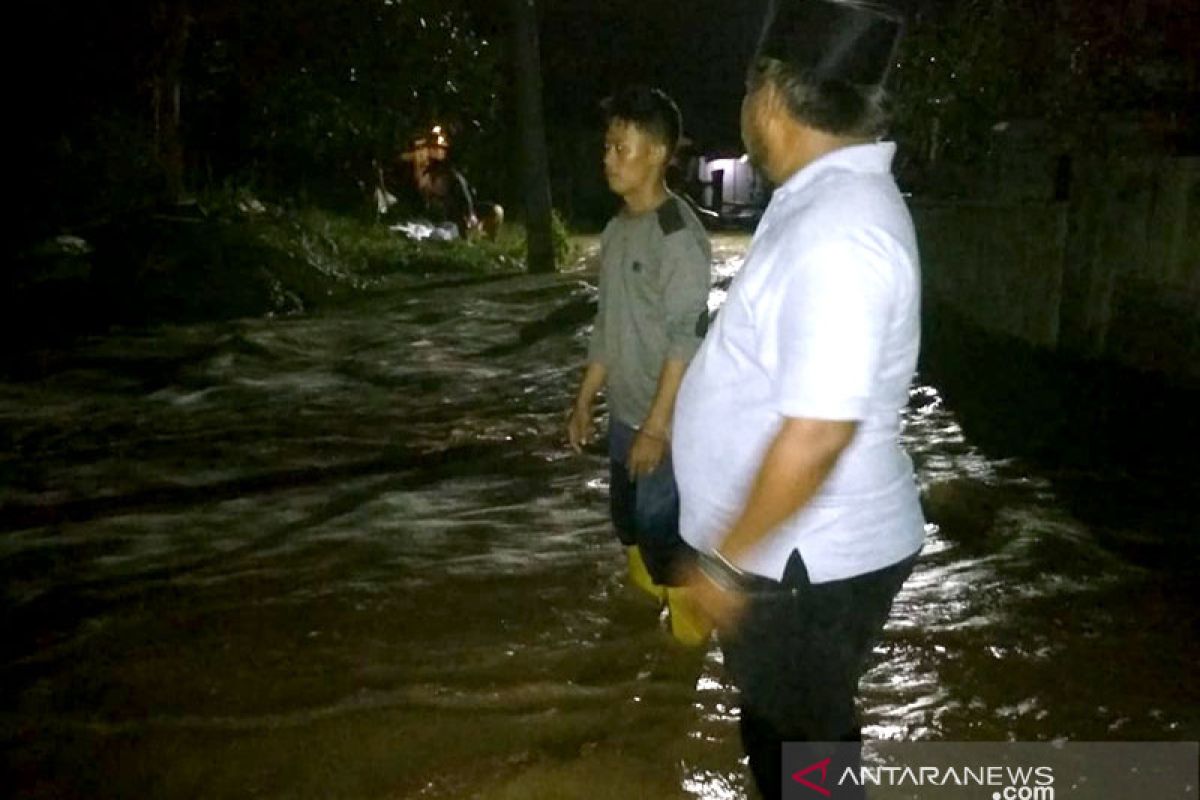 Tanggul Citarum di Bekasi jebol akibatkan akses warga tertutup