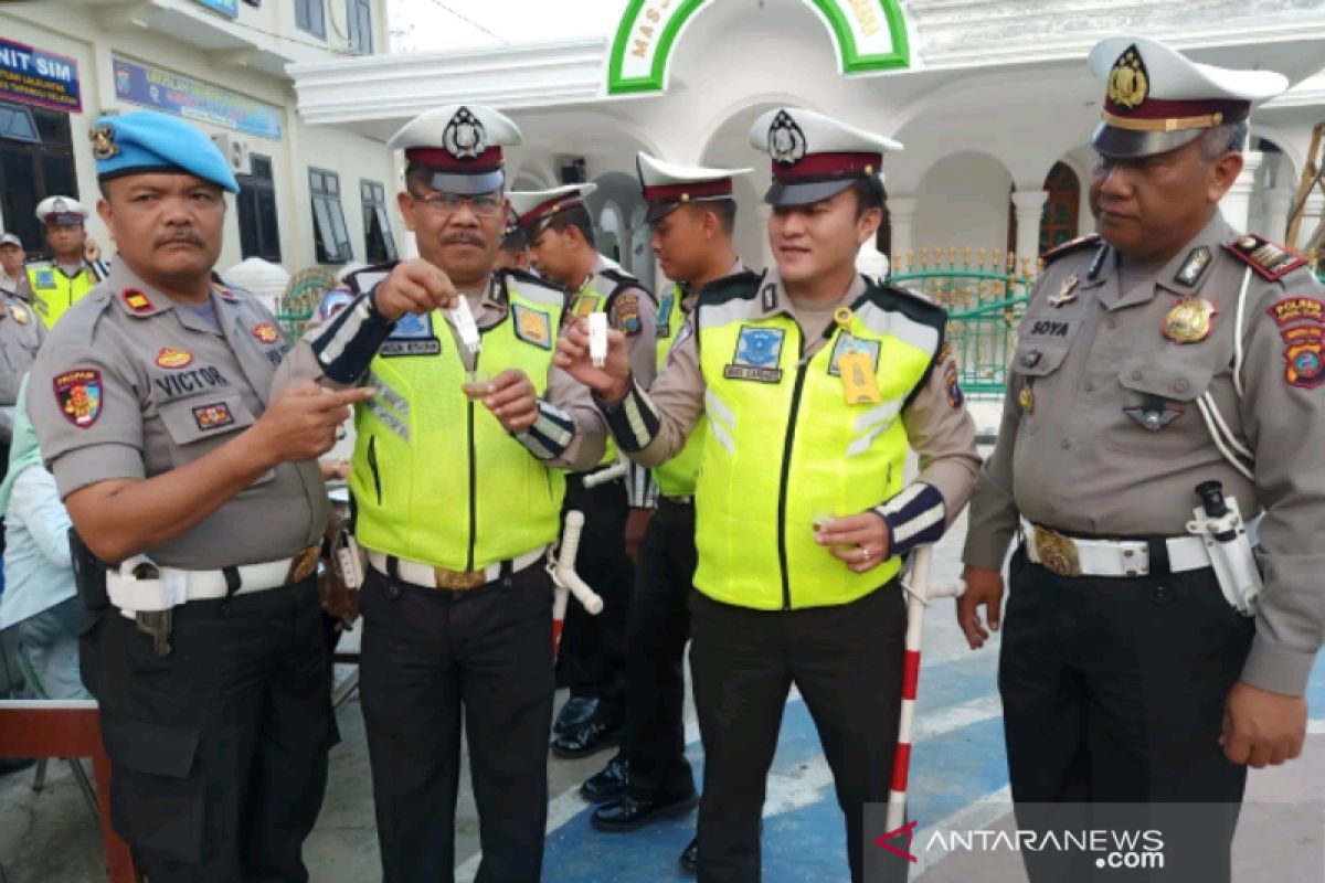 Personel Satlantas Polres Tapsel tes urine mendadak