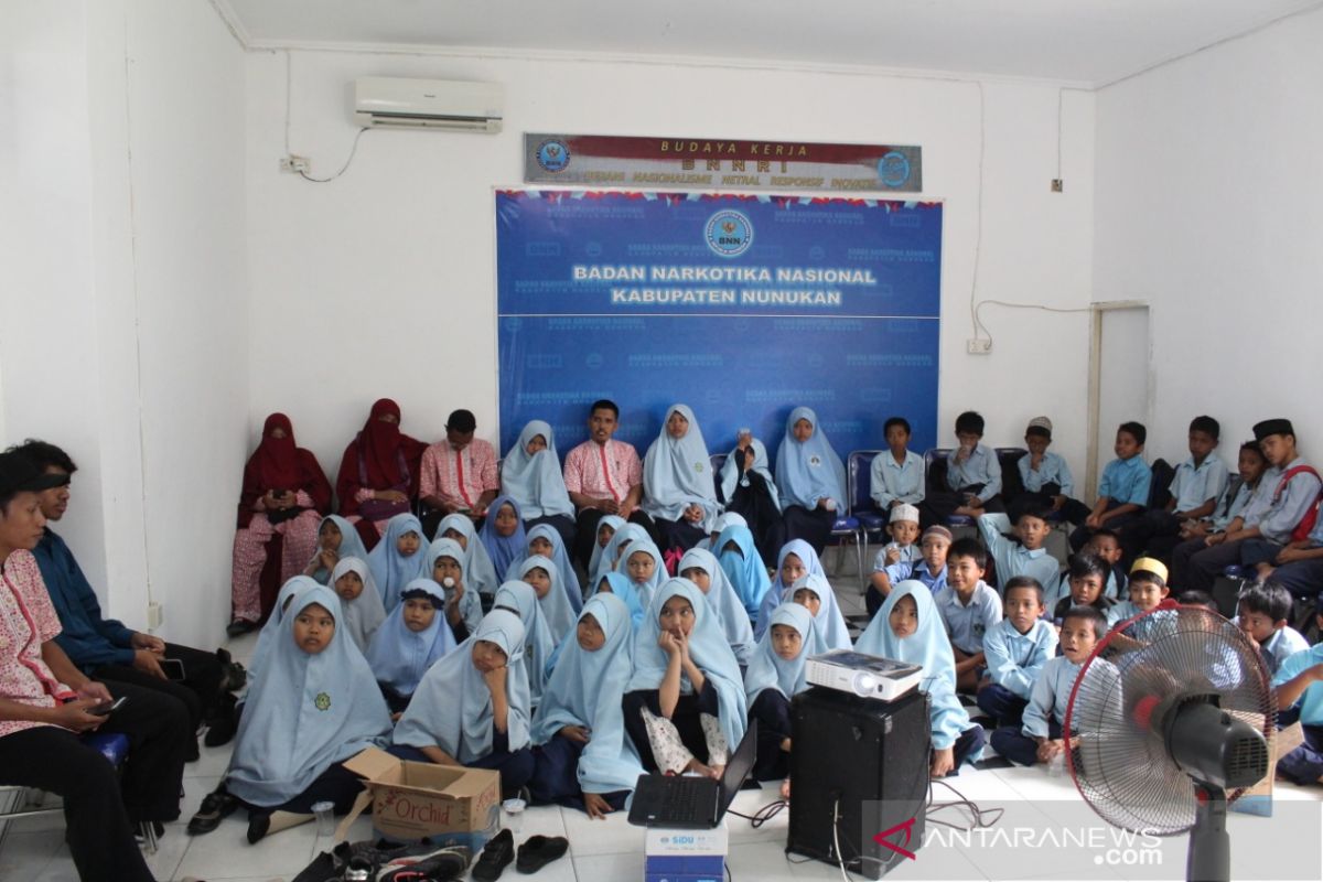 Kepada murid SD, BNNK Nunukan sosialisasikan bahaya narkoba