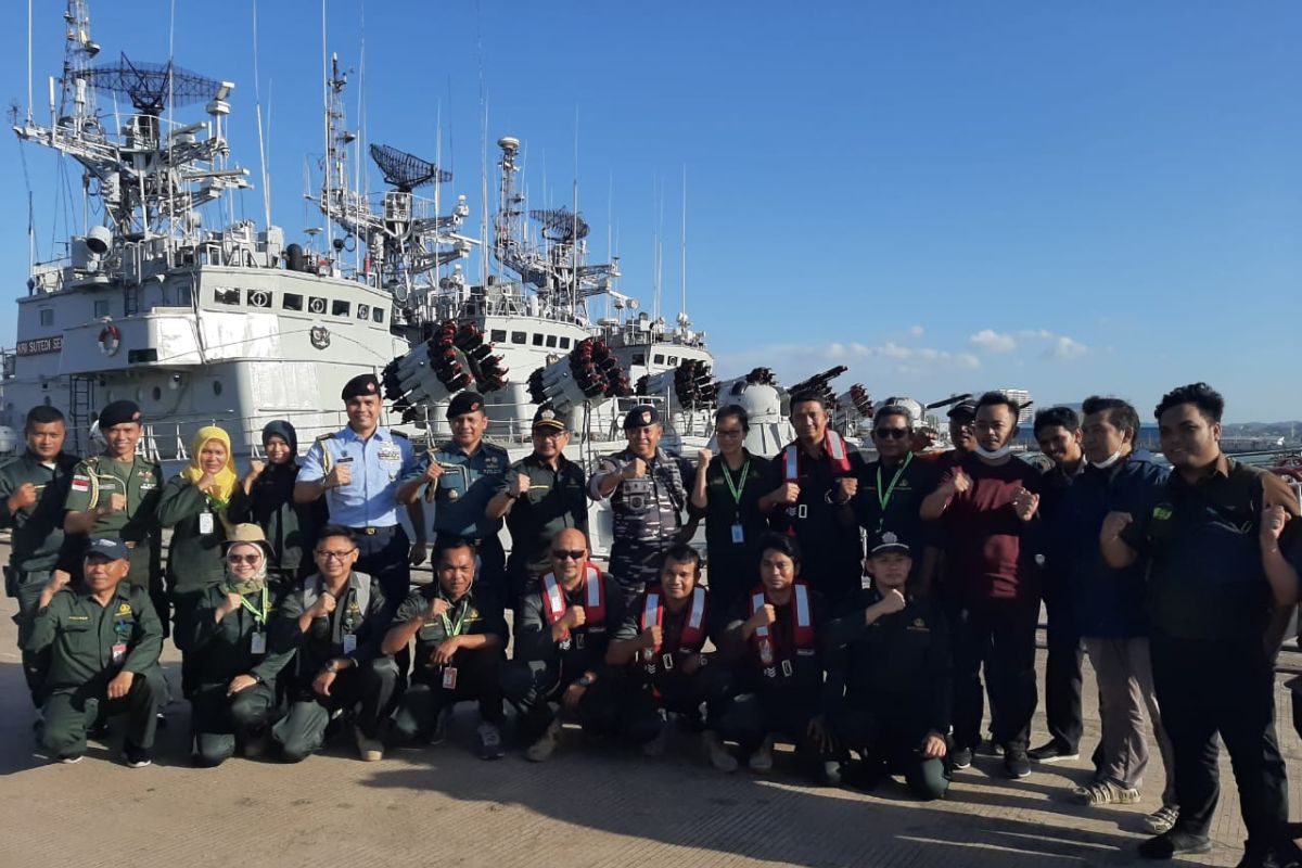 Navy helps evacuate Indonesians from MV World Dream